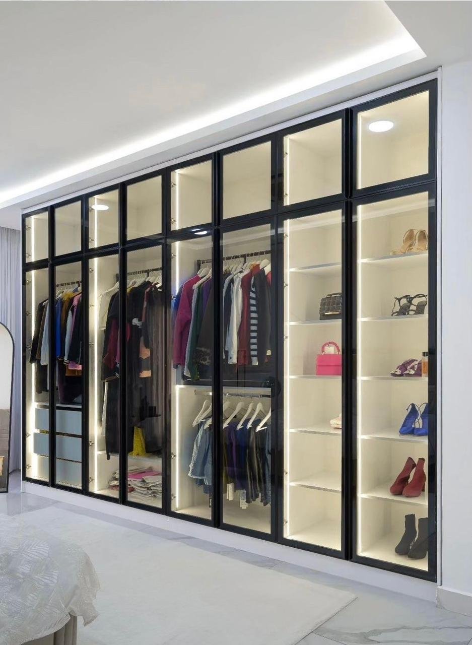 Custom wardrobe and walk-in closet 2