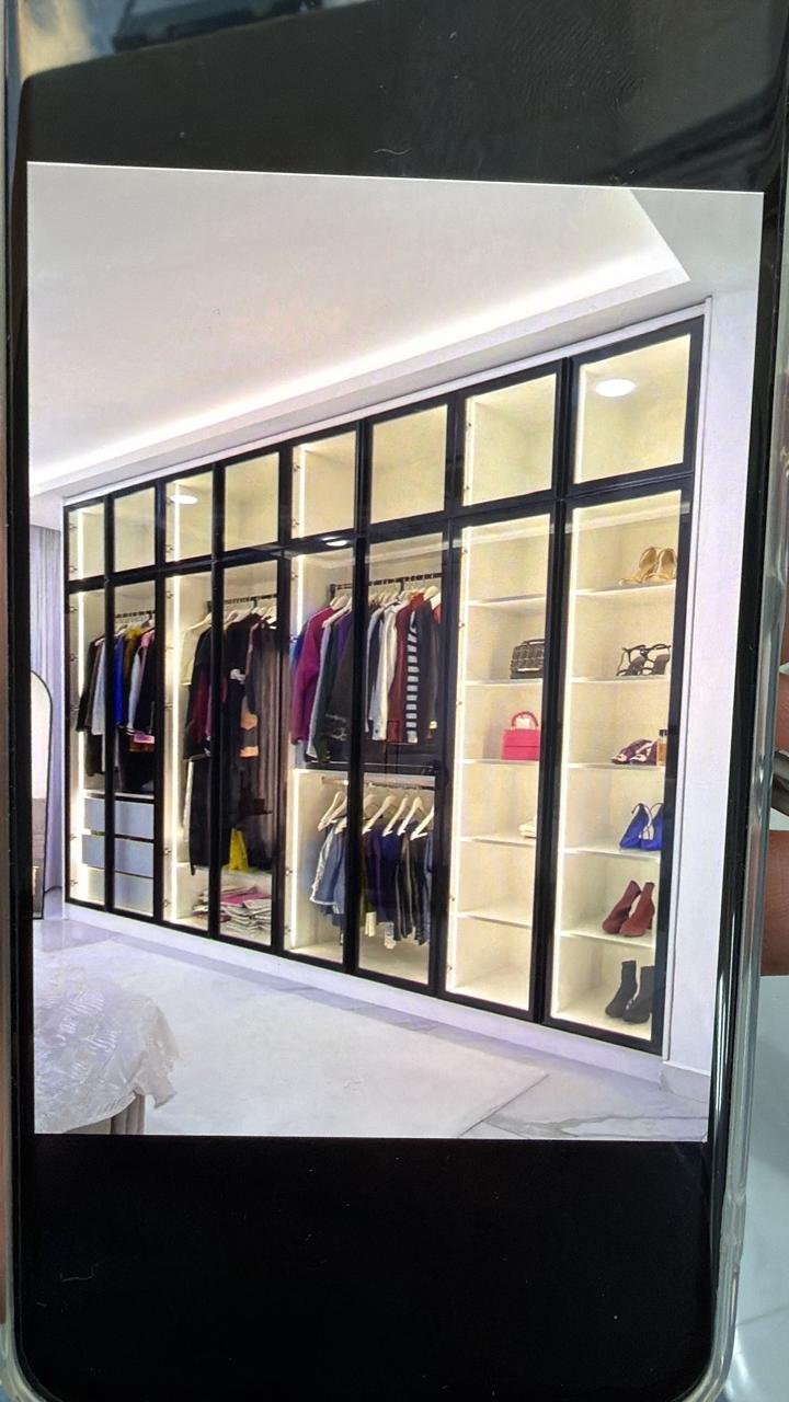Custom wardrobe and walk-in closet 7
