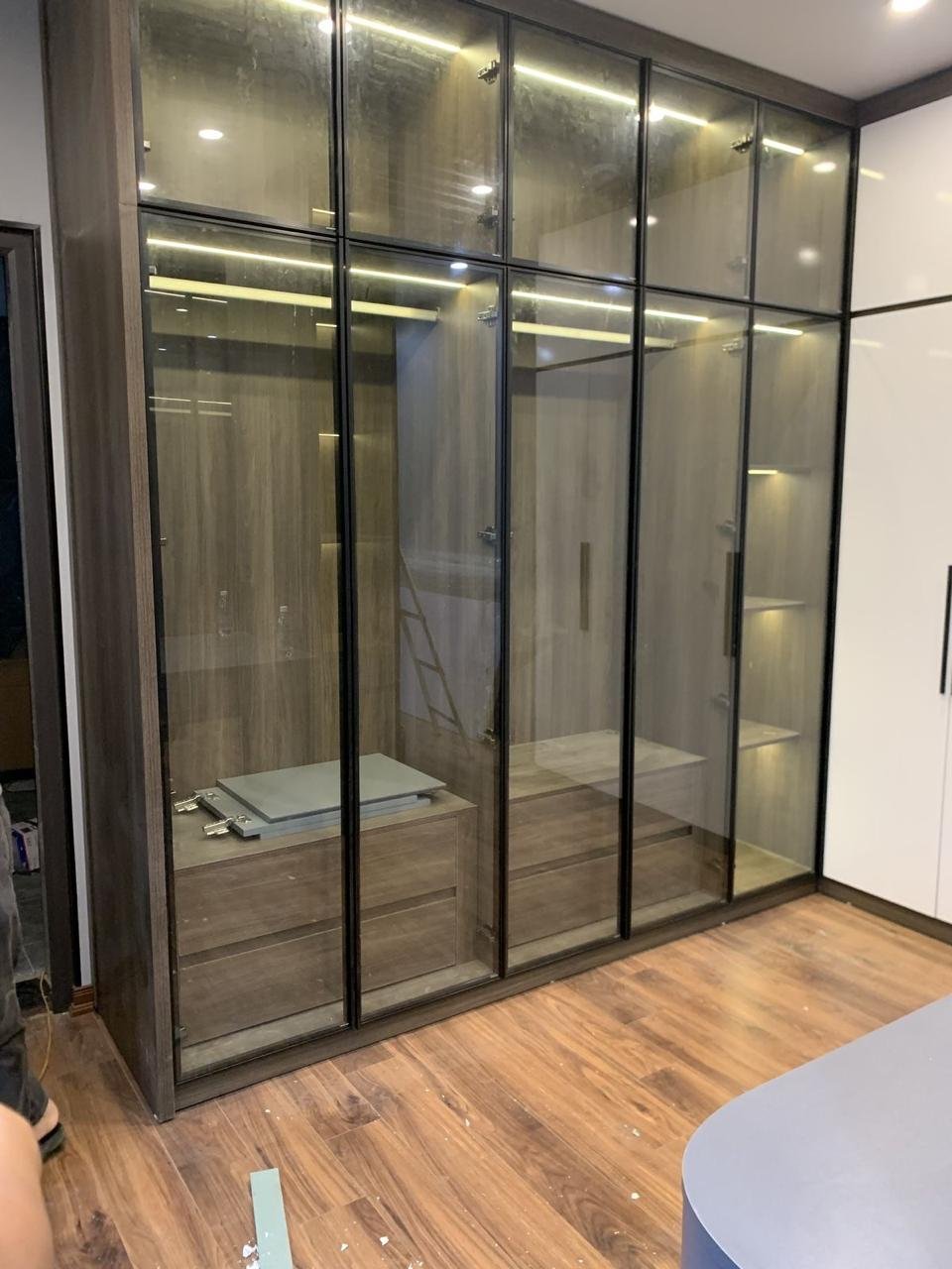 Custom wardrobe and walk-in closet 9